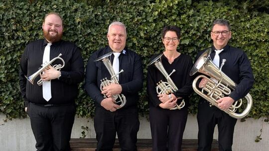 Mario Hanssum (v. l.), Klaus-Dieter Kurz, Mirjam Weis und Alex Weis sind Mitglieder im Musikverein Unterlenningen, bereiten sich