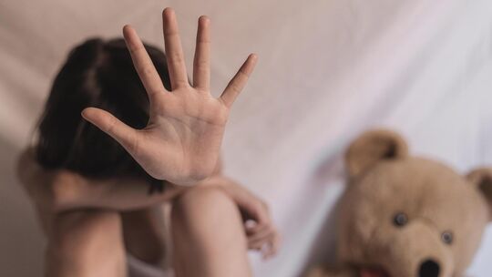 Ungewollte Berührungen auf dem Pausenhof, pornografische Aufnahmen in WhatsApp-Gruppen, Missbrauch durch Familienmitglieder: Sex Ungewollte Berührungen auf dem Pausenhof, pornografische Aufnahmen in WhatsApp-Gruppen, Missbrauch durch Familienmitglieder: Sex