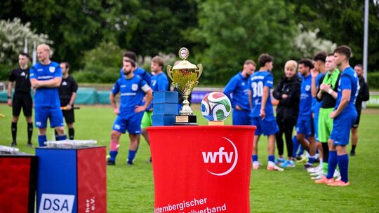 Wieder nur Zuschauer: Die Blauen aus Kirchheim verlieren zum zweiten Mal in Folge ein Bezirkspokal-Endspiel. Foto: Markus Brändl Wieder nur Zuschauer: Die Blauen aus Kirchheim verlieren zum zweiten Mal in Folge ein Bezirkspokal-Endspiel. Foto: Markus Brändl