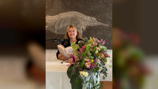 Petra Durst-Benning bei ihrer Lesung in Holzmaden. Foto: Iris Häfner Petra Durst-Benning bei ihrer Lesung in Holzmaden. Foto: Iris Häfner