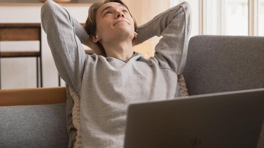 Unternehmen, die flexible Arbeitsmodelle nicht nur als Benefit vermarkten, sondern operativ verankern, punkten im Werben um Fach Unternehmen, die flexible Arbeitsmodelle nicht nur als Benefit vermarkten, sondern operativ verankern, punkten im Werben um Fach