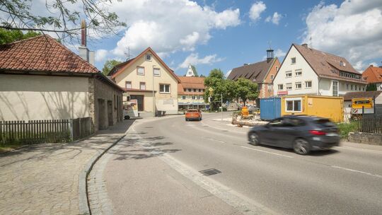 Die Backhaus-Kurve kann dank der abgebrochenen Häuser entschärft werden. Das kommt insbesondere Fußgängern zugute. Foto: Carsten