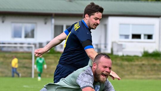 Straucheln verboten: Nur mit einem Sieg spielt die SGEH II (hier im Spiel gegen die SGOH) kommende Saison in der Kreisliga B. Fo Straucheln verboten: Nur mit einem Sieg spielt die SGEH II (hier im Spiel gegen die SGOH) kommende Saison in der Kreisliga B. Fo
