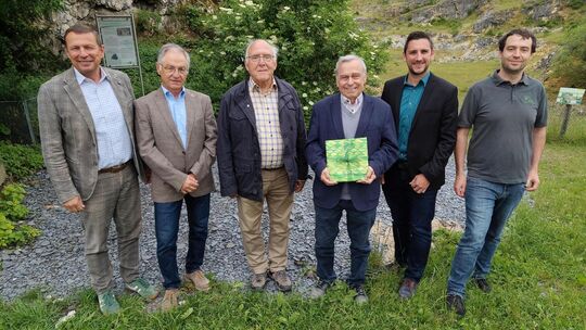 V.l.: Lenningens Bürgermeister Michael Schlecht, Heiner Dangel, Erich Haas und Bissingens Bürgermeister Jens Fritz verabschieden