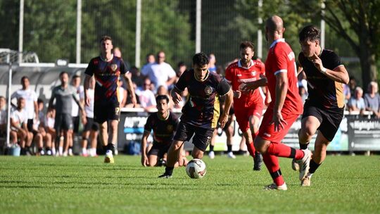 Alles war angerichtet – am Ende hat es nicht fürs Weiterkommen gereicht: Der AC Catania Kirchheim (dunkle Trikots) unterlag auf