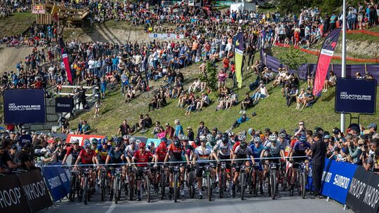 Mountainbike als Magnet: Die Rennen auf der Lenzerheide waren in den vergangenen Jahren regelrechte Straßenfeger. Foto: Armin Kü Mountainbike als Magnet: Die Rennen auf der Lenzerheide waren in den vergangenen Jahren regelrechte Straßenfeger. Foto: Armin Kü