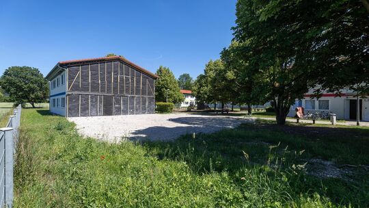 In einem Teil der Gemeinschaftsunterkunft in der Charlottenstraße in Kirchheim hat es 2023 gebrannt. Zunächst sollte das Gebäude In einem Teil der Gemeinschaftsunterkunft in der Charlottenstraße in Kirchheim hat es 2023 gebrannt. Zunächst sollte das Gebäude