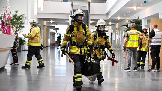 Worst-Case-Szenario: Nach dem Wassereinbruch brennt es auch noch im Erdgeschoss. Foto: Markus Brändli