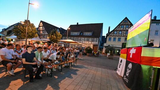 Fußball WM 2026: Public Viewing gab es zum Beispiel am Kirchheimer Marktplatz. Foto: Markus Brändli Fußball WM 2026: Public Viewing gab es zum Beispiel am Kirchheimer Marktplatz. Foto: Markus Brändli