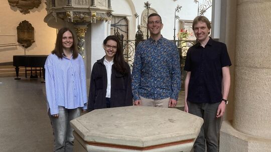 Laura Liebhardt, Damaris Läpple, Felix Schantor und Daniel Haardt (von links) stehen kurz vor dem Ende ihres Vikariats im Kirche Laura Liebhardt, Damaris Läpple, Felix Schantor und Daniel Haardt (von links) stehen kurz vor dem Ende ihres Vikariats im Kirche