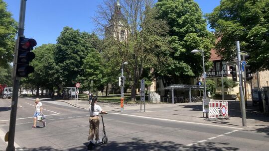Läuft: der Fußgängerverkehr an der Kreuzung Max-Eyth- / Alleenstraße. Foto: Andreas Volz Läuft: der Fußgängerverkehr an der Kreuzung Max-Eyth- / Alleenstraße. Foto: Andreas Volz