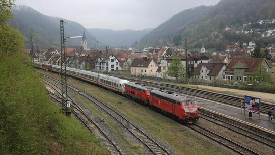 Der IC „Allgäu“: Die beiden Dieselloks machen den Zug zu einem begehrten Fotomotiv für Bahnfans. Foto: Korbinian Fleischer