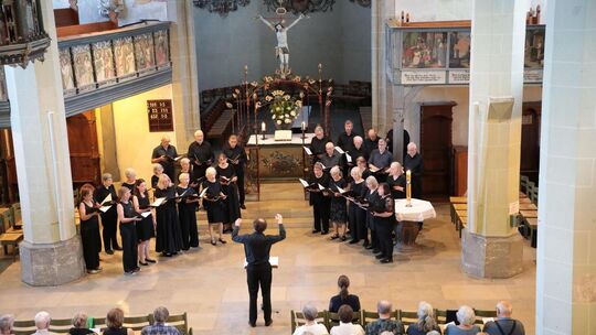 Der Chor an der Peterskirche Weilheim bot eine beeindruckende Aufführung des traditionellen „Evensongs“. Foto: Rainer Kellmayer