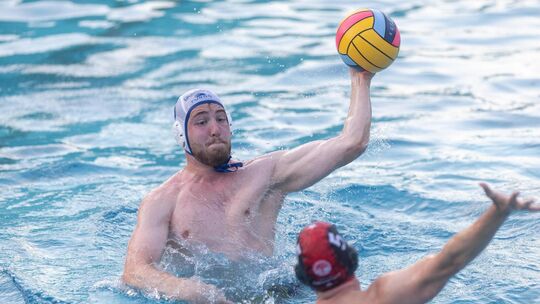 Die Kirchheimer Wasserballer haben stark begonnen, mussten sich am Ende allerdings den bundesligaerfahrenen Cannstattern geschla Die Kirchheimer Wasserballer haben stark begonnen, mussten sich am Ende allerdings den bundesligaerfahrenen Cannstattern geschla