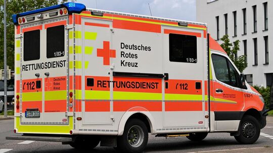 Aktuell viel hitzebedingt im Einsatz: Ein Rettungswagen des DRK. Archivfoto: Markus Brändli Aktuell viel hitzebedingt im Einsatz: Ein Rettungswagen des DRK. Archivfoto: Markus Brändli
