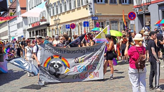 Rund 300 Menschen kamen zum ersten Nürtinger Christopher Street Day. Foto: Nicole Mohn Rund 300 Menschen kamen zum ersten Nürtinger Christopher Street Day. Foto: Nicole Mohn
