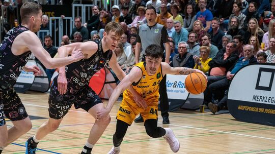 Von Münster nach Kirchheim: Paul Viefhues (links), hier im Duell mit Gian Aydinoglu im Spiel vom vergangenen März, schließt sich Von Münster nach Kirchheim: Paul Viefhues (links), hier im Duell mit Gian Aydinoglu im Spiel vom vergangenen März, schließt sich