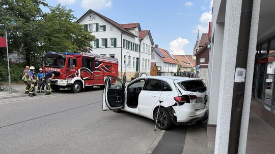 Vermutlich Gas- und Bremspedal verwechselt. Foto: SDMG/Woelfl