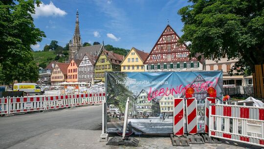 Feiern trotz Baustelle: So sieht es derzeit auf dem Marktplatz aus. Foto: Roberto Bulgrin Feiern trotz Baustelle: So sieht es derzeit auf dem Marktplatz aus. Foto: Roberto Bulgrin