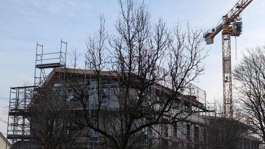 Aufgrund rückläufiger Wohnungsfertigstellungen wird der Wohnraumbedarf in diesem Jahr voraussichtlich nur zu rund 58 Prozent ged Aufgrund rückläufiger Wohnungsfertigstellungen wird der Wohnraumbedarf in diesem Jahr voraussichtlich nur zu rund 58 Prozent ged