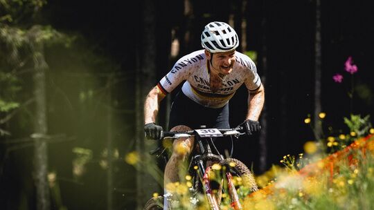 Luca Schwarzbauer kommt mit Rückenwind ins Aostatal. Foto: Armin Küstenbrück Luca Schwarzbauer kommt mit Rückenwind ins Aostatal. Foto: Armin Küstenbrück
