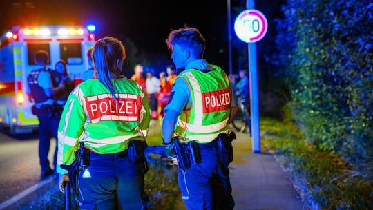 Auf der L1201 zwischen Kirchheim und Notzingen kam es in der Nacht von Samstag auf Sonntag zu einem schweren Verkehrsunfall zwis