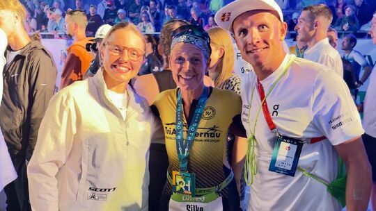 Silke Hindennach mit Alanis Siffert und Kristian Blummenfelt. Foto: pr Silke Hindennach mit Alanis Siffert und Kristian Blummenfelt. Foto: pr