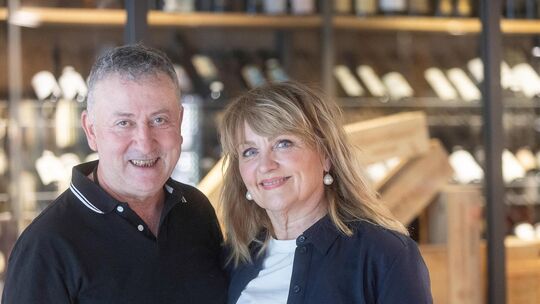 Seit 40 Jahren Gastgeber in der Teckstadt: Mario Adornetto und Bettina Verlinden. Foto: Carsten Riedl Seit 40 Jahren Gastgeber in der Teckstadt: Mario Adornetto und Bettina Verlinden. Foto: Carsten Riedl