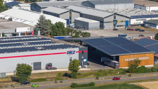 Auf vielen Dächern in Dettingen sind PV-Anlagen installiert. Foto: Carsten Riedl Auf vielen Dächern in Dettingen sind PV-Anlagen installiert. Foto: Carsten Riedl