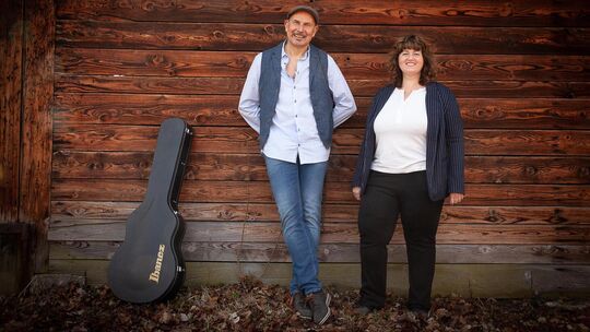 Sandra Linsenmayer und Hans-Rainer Seelig bilden seit elf Jahren das „Duo SaHaRa“. Foto: pr/Natalie Becker Sandra Linsenmayer und Hans-Rainer Seelig bilden seit elf Jahren das „Duo SaHaRa“. Foto: pr/Natalie Becker