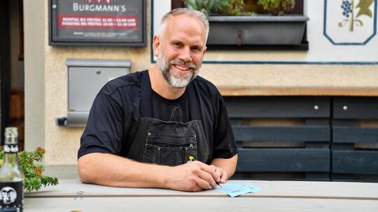 Der Weilheimer Gastronom verzichtet mittlerweile komplett auf Wegwerf-Geschirr. Archivfoto: Markus Brändli Der Weilheimer Gastronom verzichtet mittlerweile komplett auf Wegwerf-Geschirr. Archivfoto: Markus Brändli