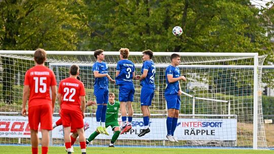 Fußball Testspiel VfL Kirchheim (blau) - FV Neuhausen (rot)