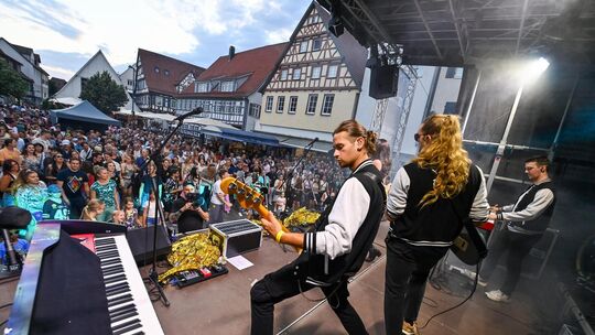 Die Kirchheimer Musiknacht lockt jedes Jahr mehrere Tausend Besucher in die Innenstadt. Entsprechend strikt sind die Sicherheits Die Kirchheimer Musiknacht lockt jedes Jahr mehrere Tausend Besucher in die Innenstadt. Entsprechend strikt sind die Sicherheits