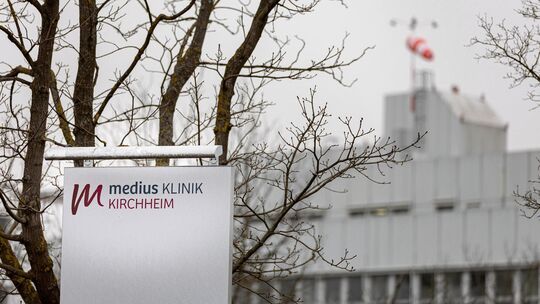 Im Kirchheimer Krankenhaus weht künftig ein neuer Wind: Der Kreistag hat weitreichende Änderungen beschlossen. Foto: Carsten Rie Im Kirchheimer Krankenhaus weht künftig ein neuer Wind: Der Kreistag hat weitreichende Änderungen beschlossen. Foto: Carsten Rie