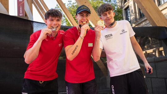 Die drei schnellsten Speedkletterer Deutschlands (von links): Andrin Zedler, Sebastian Lucke und Moritz Müller. Foto: Xaver Quin Die drei schnellsten Speedkletterer Deutschlands (von links): Andrin Zedler, Sebastian Lucke und Moritz Müller. Foto: Xaver Quin