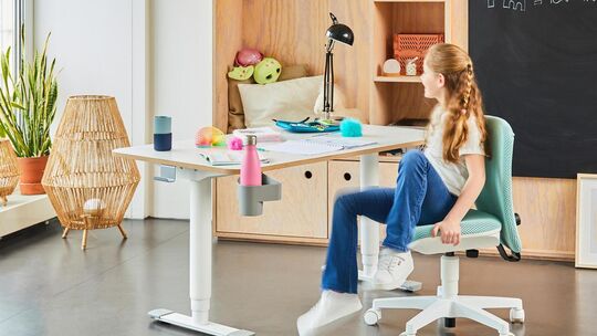 Eine ergonomische Schulausstattung schützt den sensiblen Kinderrücken. Foto: AGR/Topstar Eine ergonomische Schulausstattung schützt den sensiblen Kinderrücken. Foto: AGR/Topstar