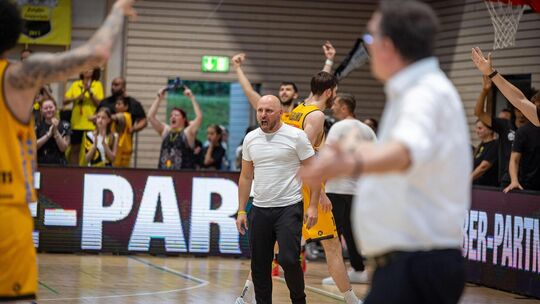 Knights-Sportchef Chris Schmidt freut sich auf das Pokalderby gegen Ludwigsburg.  Foto: Nina Sander