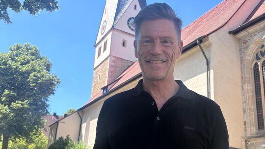 Am Ball für Dettingen: Rainer Haußmann prägt die Schlossberggemeinde seit 30 Jahren und ist bereits zum fünften Mal Schirmherr d Am Ball für Dettingen: Rainer Haußmann prägt die Schlossberggemeinde seit 30 Jahren und ist bereits zum fünften Mal Schirmherr d