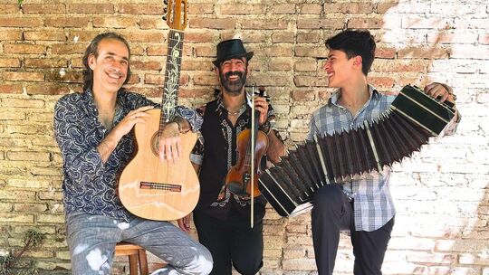 Tzigan – Die Band aus Argentinien vereint am Samstag, 1. August, Tango, Jazz und osteuropäische Musik auf dem Dach des Kirchheim