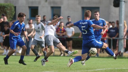 Oft probiert, nie getroffen: Der CSV vergab gegen Jesingen (zu) viele Chancen. Foto: Carsten Riedl