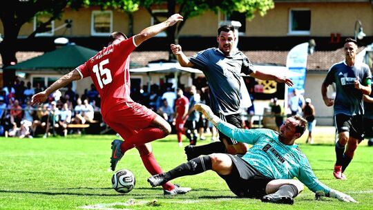 Holzmadens Keeper Pascal Beutl überzeugte mit mehreren gelungenen Paraden. Foto: Markus Brändli