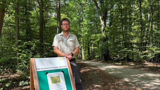 Revierleiter Benjamin Fischer zeigt die „Baustellenkommunikation“, die gut funktioniert hat. Foto: Thomas Zapp