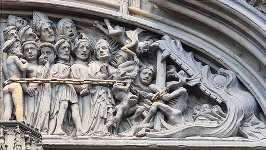 Die evangelische Frauenkirche in Esslingen ist mit fast 200 Jahren Bauzeit ein architektonisches Meisterwerk der Spätgotik. Alle