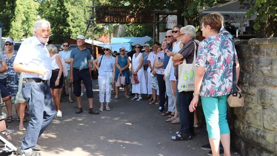 1000 Jahre Kirchheimer Stadtgeschichte in nur 90 Minuten erleben – dazu lädt die Kirchheimer Weindorf-Stadtführung mit Andreas K