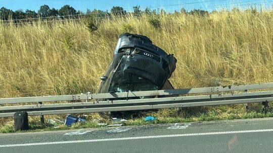 Dramatischer Autounfall auf der A8 bei Wendlingen.