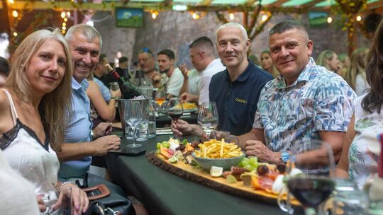 Essen, trinken, Geselligkeit – das sind die Zutaten für das Kirchheimer Weindorf.