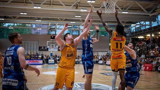 Nico Bretzel (links) und Tyrel Morgan kämpfen in der kommenden Saison weiterhin Seite an Seite um Punkte für die Knights. Für si