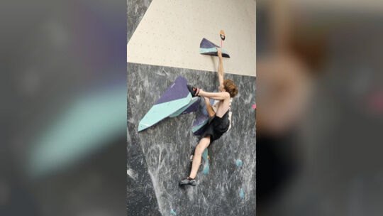 Matti Müller hat sich den deutschen Meistertitel in seiner Altersklasse erklettert. Foto: portklettern NRW/ Moonsight Media