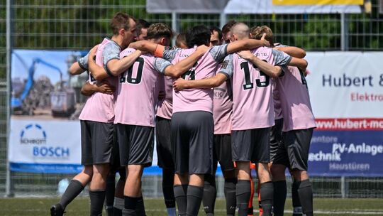 Die SGM Lenninger Tal geht als Favorit ins Derby gegen den TV Neidlingen II.  Foto: Markus Brändli