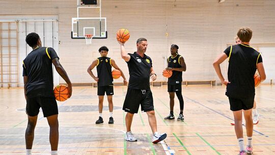 Ab jetzt wird bei den Knights zweimal pro Tag trainiert.Foto: Markus Brändli
